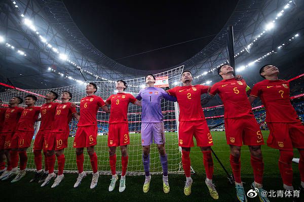 或者说这些女导演因为特殊的机缘而已在生活中享受到了相对富足的女权——《人·鬼·情》被认为是中国电影史上第一部女性主义电影，但导演黄蜀芹拍摄之前并没有女性主义的自觉，这里的女性主义是在拍摄后被学者戴锦华等人解读出来的，于是导演惊喜于这个意外的收获。